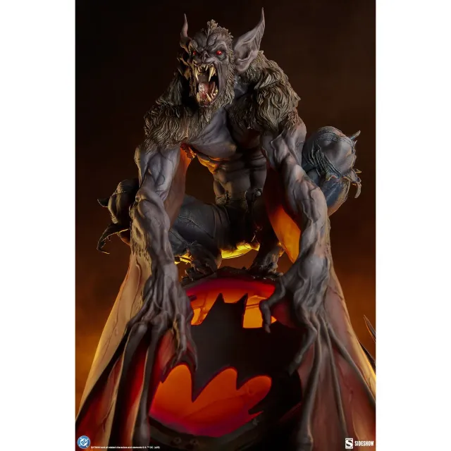 Batman Man-Bat Premium Format-figur med lysende Bat-Signal