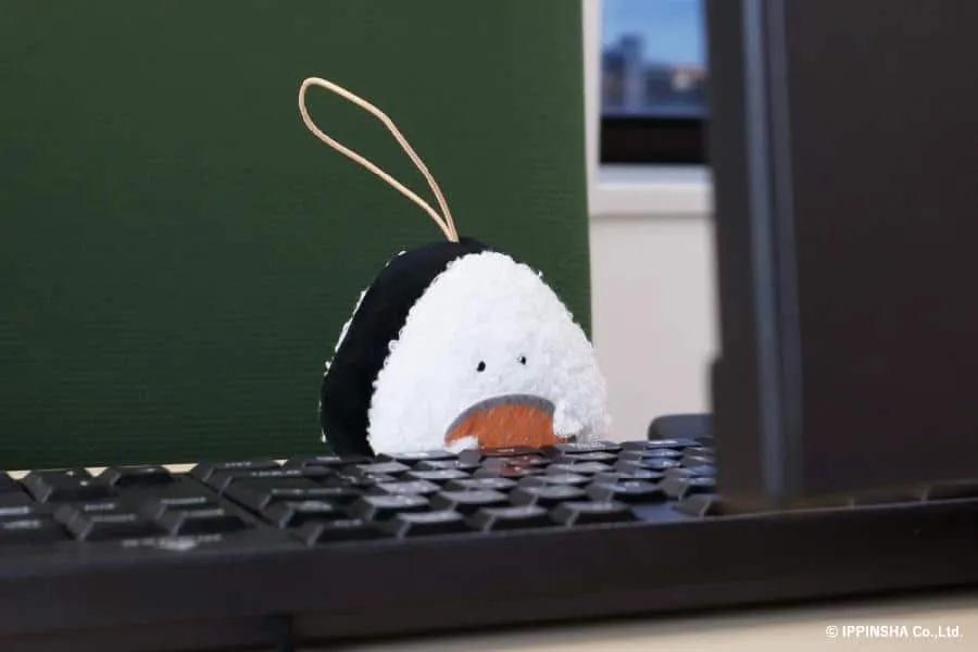 Fluffy Onigiri Plush Keychain Gacha plysjnøkkelring tilfeldig 5–6 cm