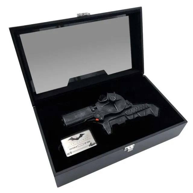 The Batman Grapple Launcher replika full størrelse metall