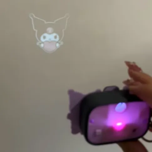 Hello Kitty Kuromi Mini Light Projection Camera Keychain nøkkelring 8 bilder